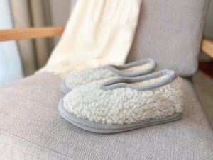 Kapcie z wełny merino MAN Cloud | SZARY
