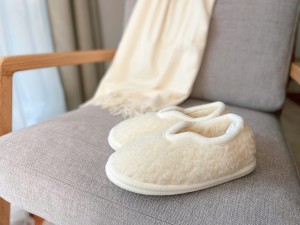 Kapcie z wełny merino Cloud | KREMOWE
